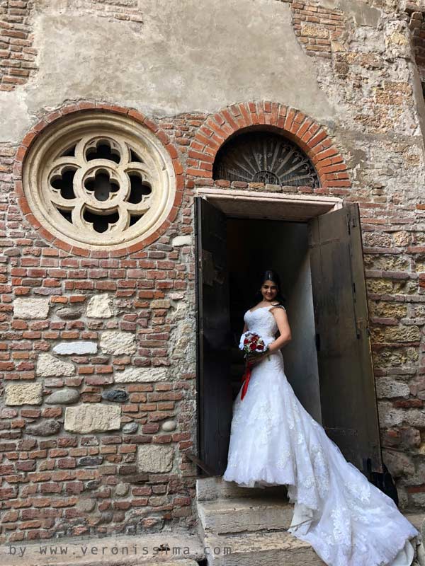 Bride at Juliet's house in Verona