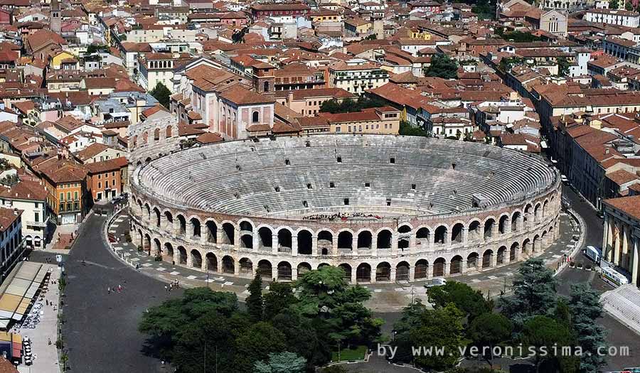 veduta aerea dell'Arena di Verona