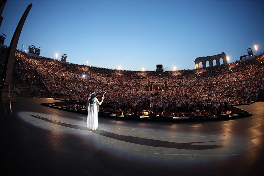 Mappa che mostra l'Arena di Verona fuori dalle mura cittadine