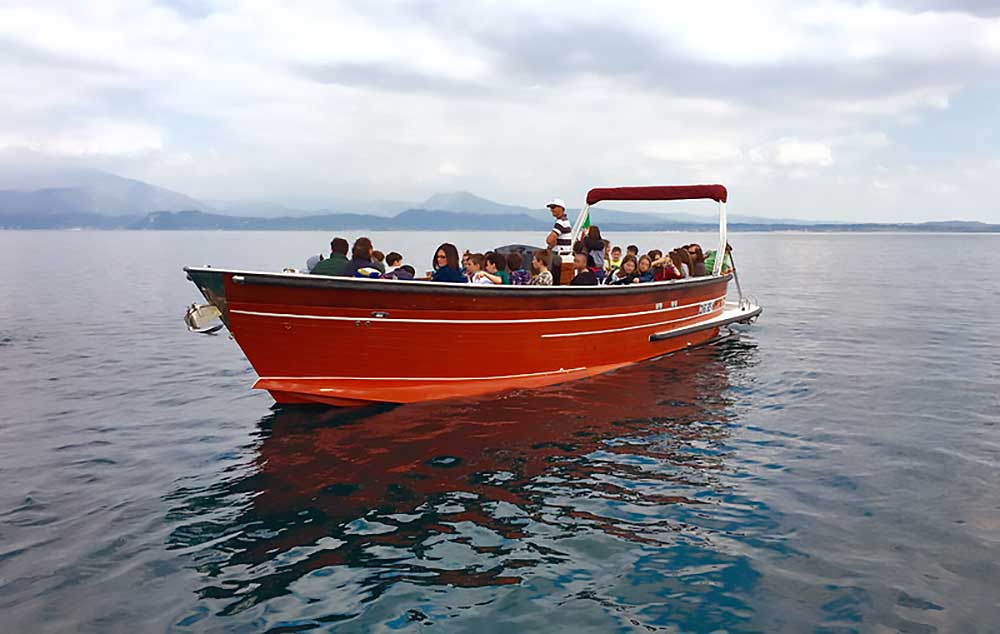 Read boat on lake Garda