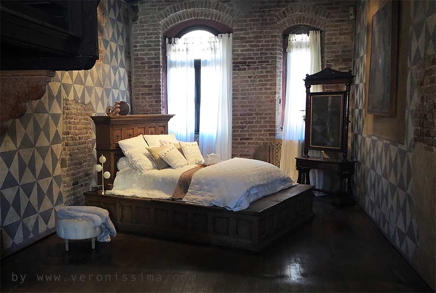 the bedroom at Juliet's house