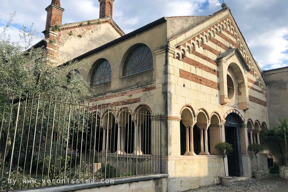 la facciata della chiesa della Santissima TrinitÃ  a Verona