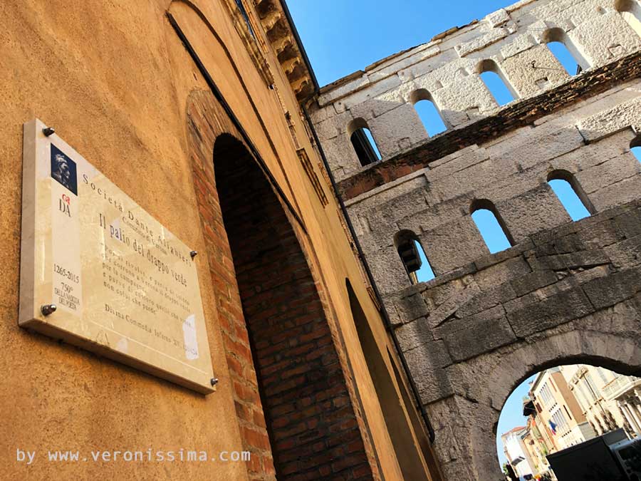 citazione di Dante riguardo il palio di Verona presso Porta Borsari