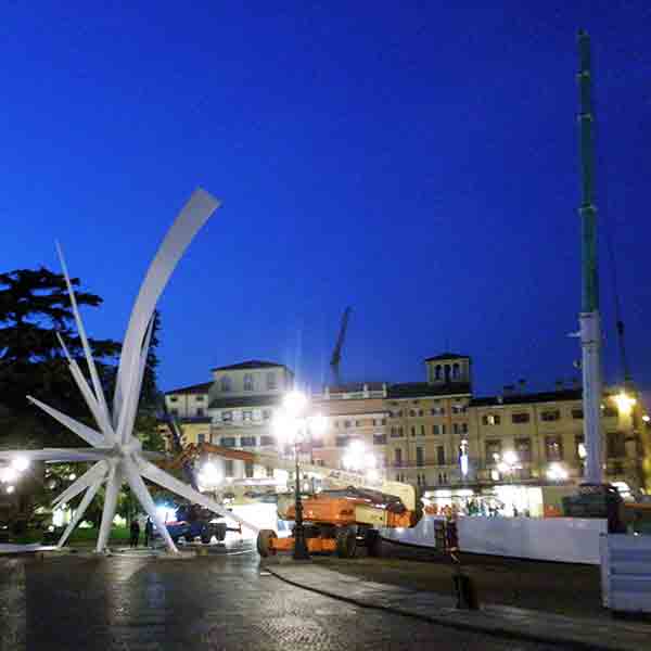 A stage of the contstruction of Christmas comet in Verona