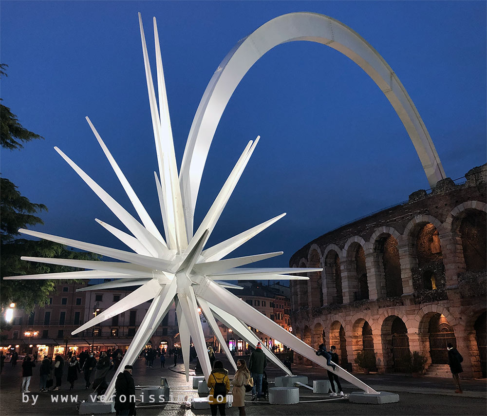 Stella Cometa Di Natale.La Stella Cometa Di Piazza Bra Natale A Verona