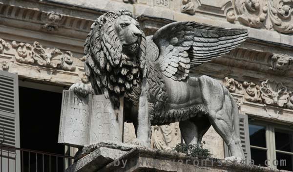 leone di San Marco in piazza Erbe