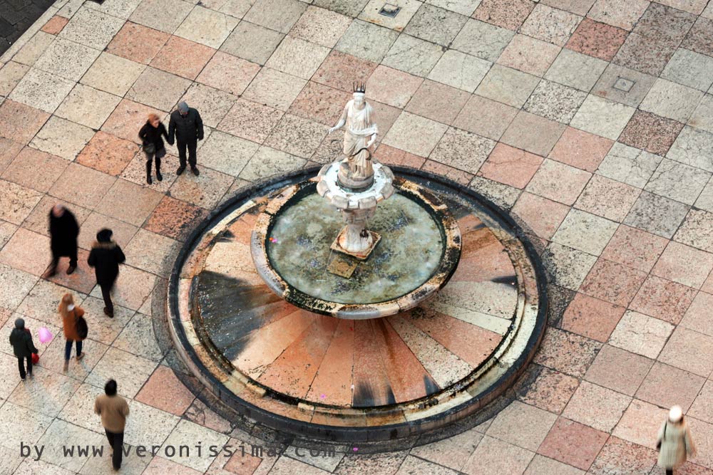 the fountain of Madonna Verona from above