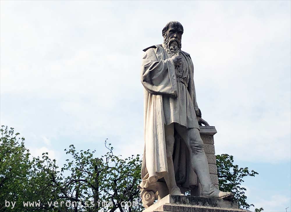 Statua di Michele Sanmicheli