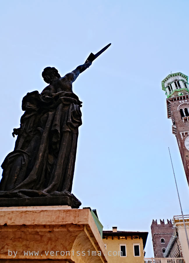 Monument in Piazza della Erbe Verona