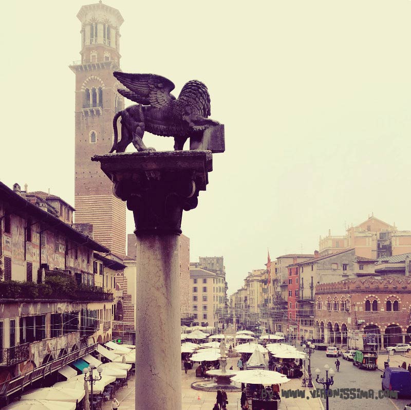 Piazza delle Erbe vista da Palazzo Maffei