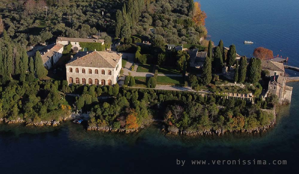 facciata verso il lago di villa Guarienti presa dall'alto