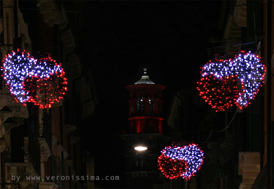 Luci colorate a forma di cuore