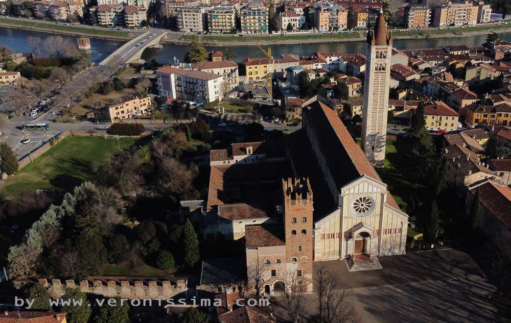 La basilica di San Zeno vista dall'alto