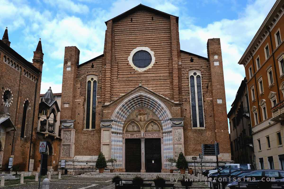 The facade of the chuch of Sant'Anastsia in Verona