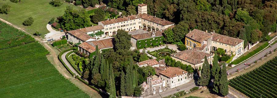 veduta aerea della tenuta Serego Alighieri in Valpolicella