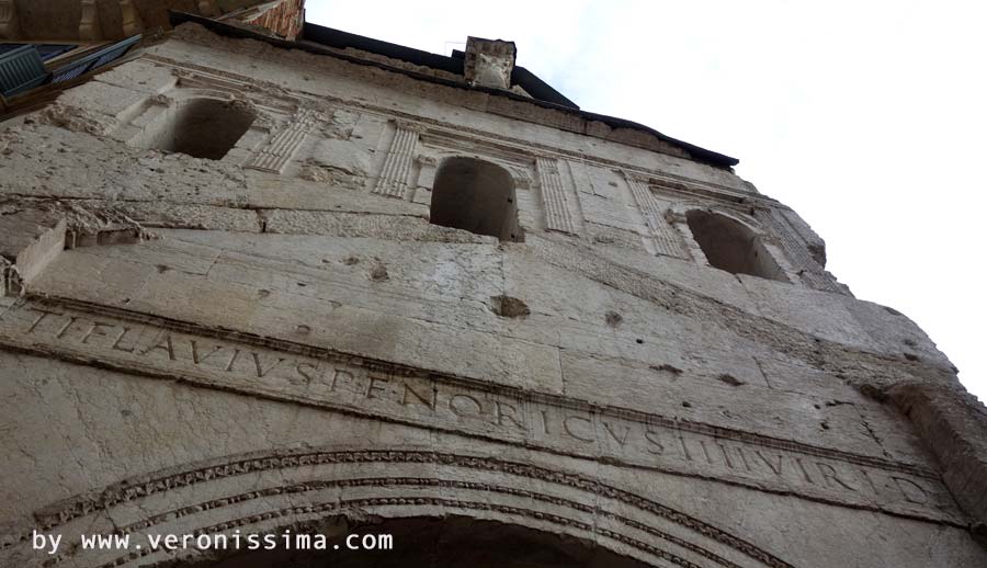 Iscrizione romana su porta Leoni a Verona