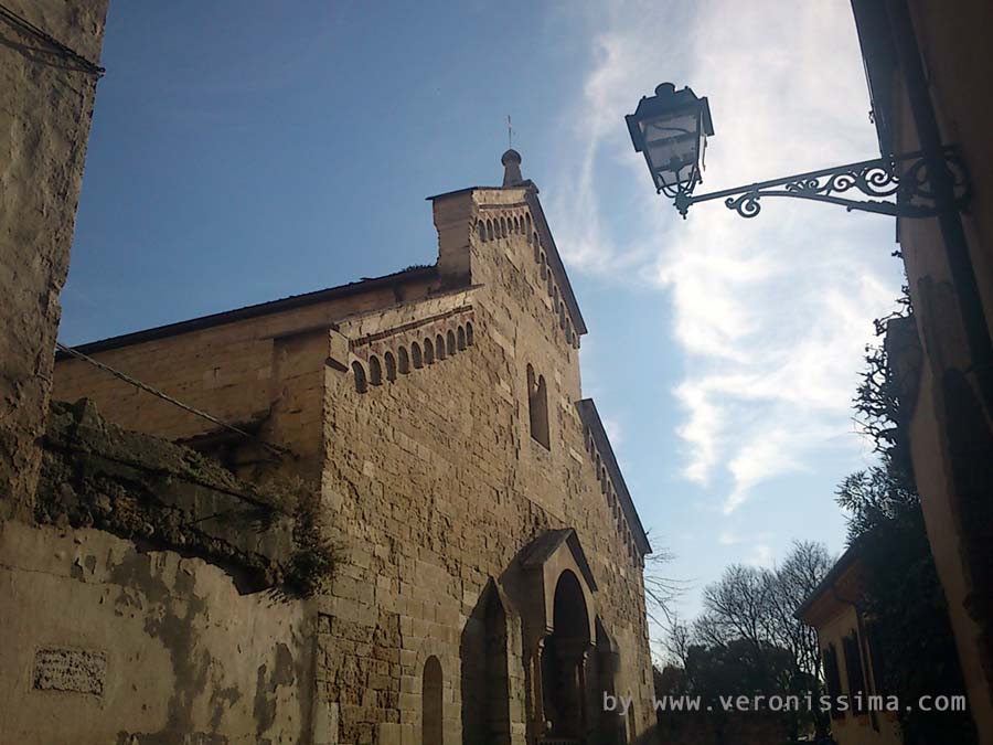 La facciata della chiesa di San Giovanni in Valle a Verona