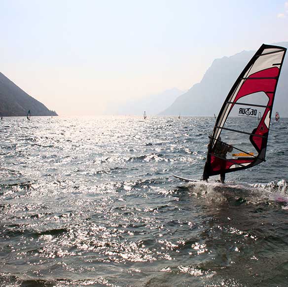 windsurf on lake Garda