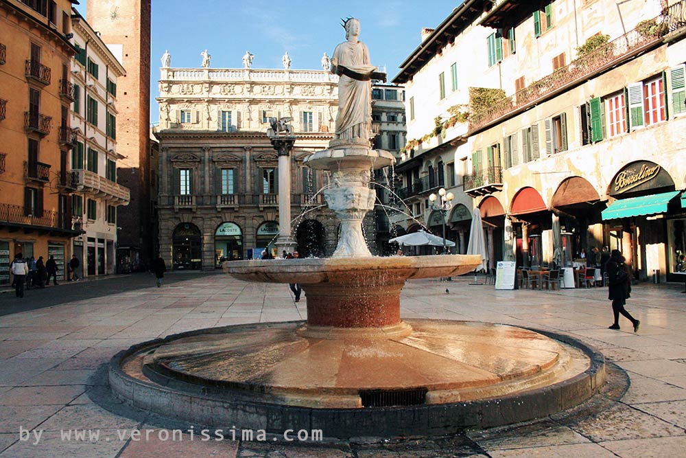 la fontana di Madonna Verona al centro di Piazza Erbe