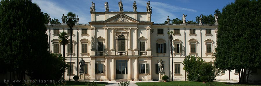 villa neoclassica con vigneto e cantina