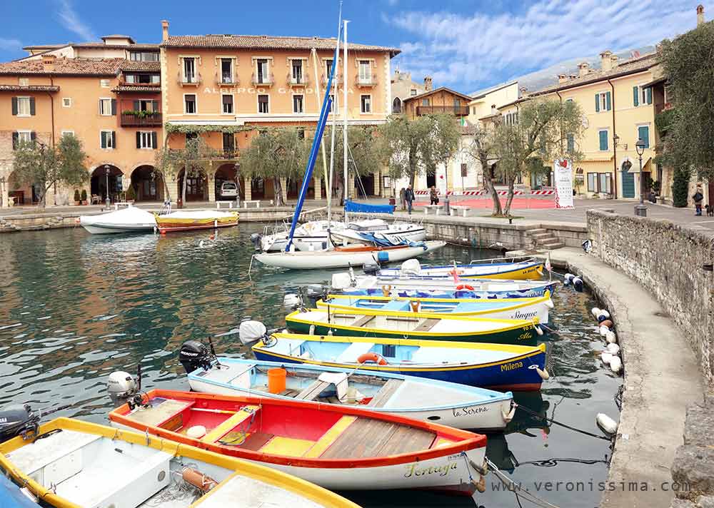 La darsena di Torri del Benaco