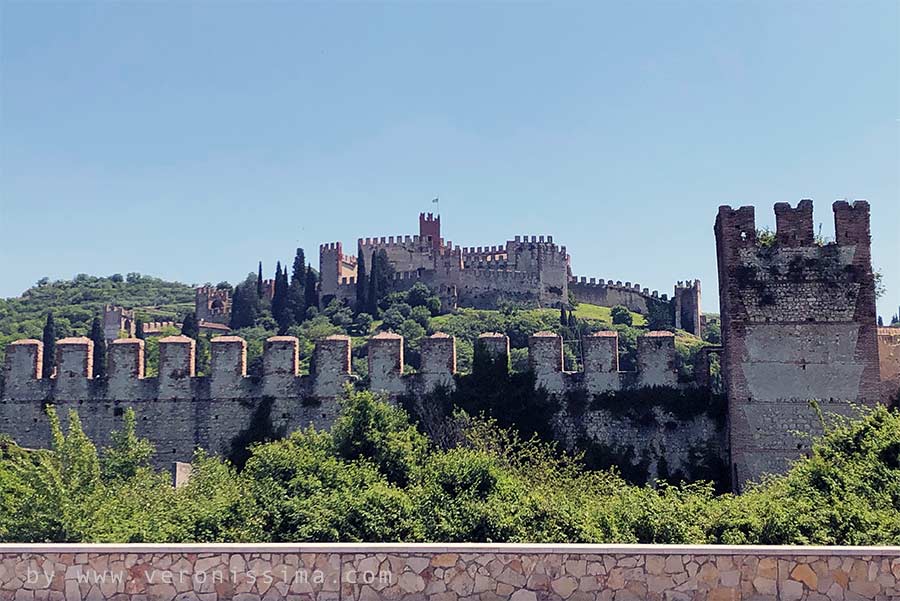 il castello e il borgo di Soave