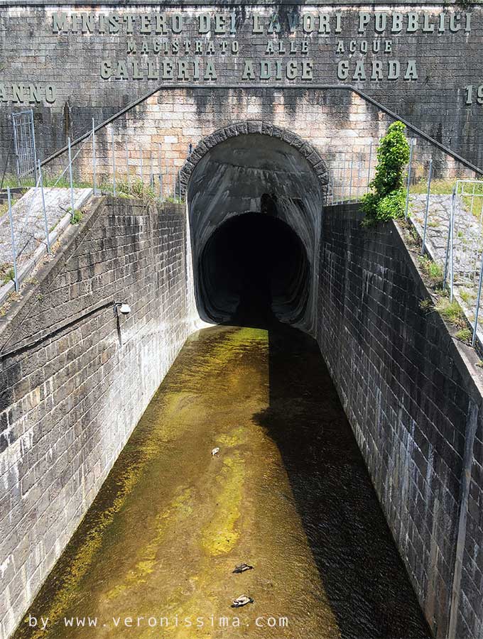 sbocco del tunnel di collegamento Adige lago di Garda