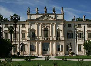 facade of Villa Mosconi Bertani in Valpolicella