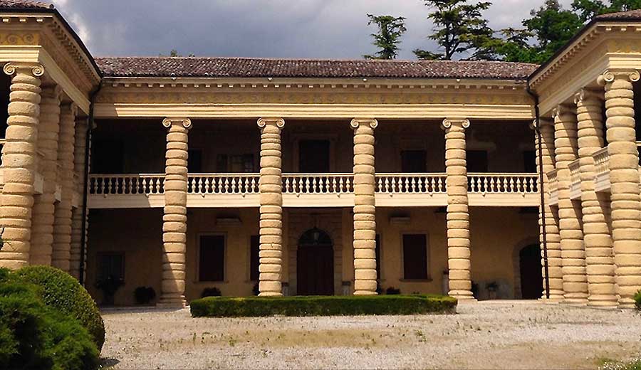 details of the unusual columnade of villa Santa Sofia in Valpolicella