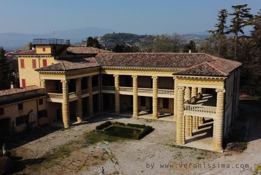 overview of the rusticated ashlar colonnade of villa Serego in Valpolicella